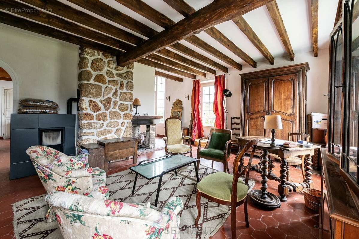 Maison à MAGNY-LES-HAMEAUX