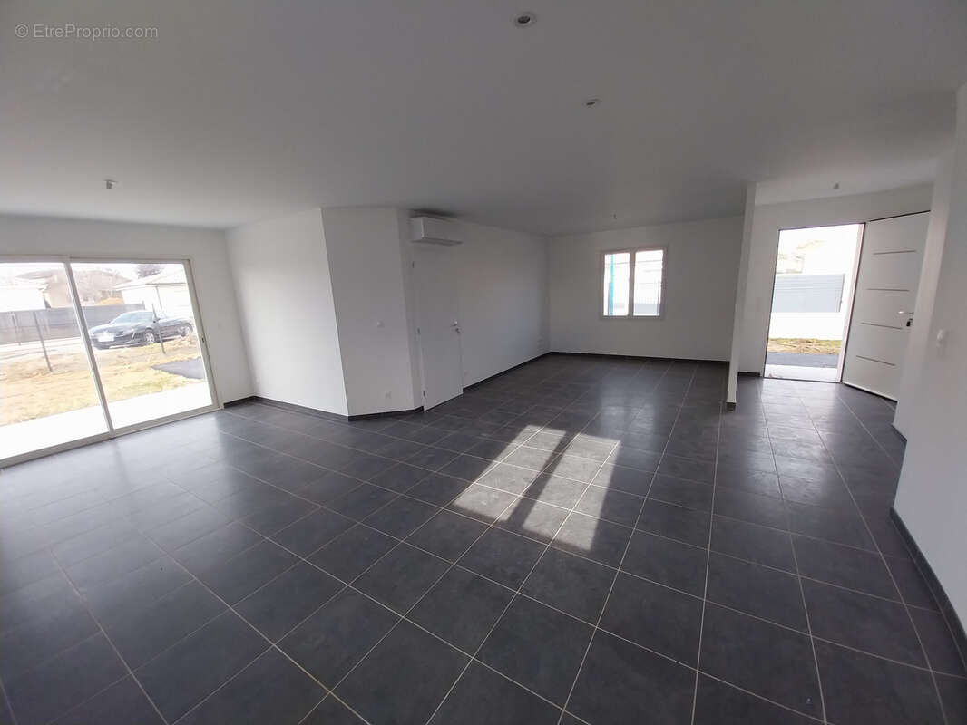 Maison à NEGREPELISSE