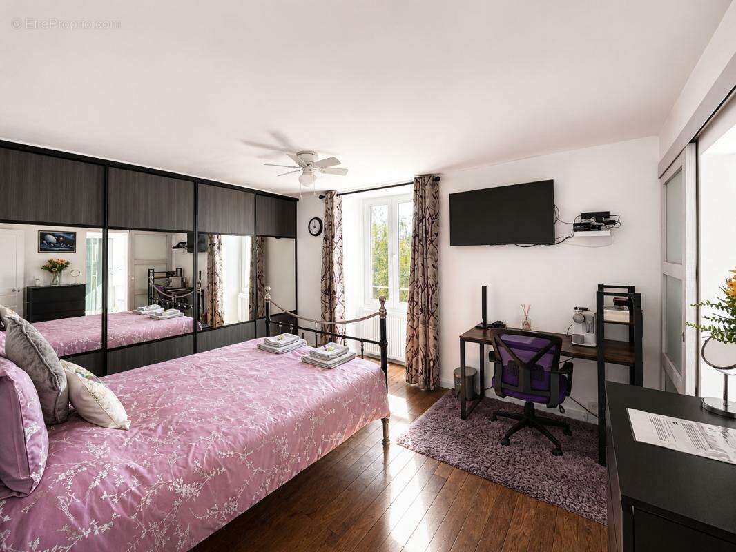 Domaine d'Exception de 17 Hectares, 4 chambres, 251m2 - gara - photo 15