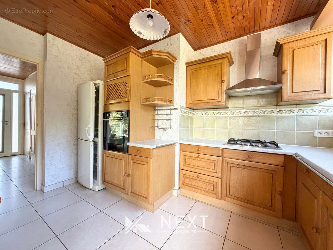 CLAIX   Maison de 103 m2, 4 chambres, jardin arboré et terrasse - photo 5