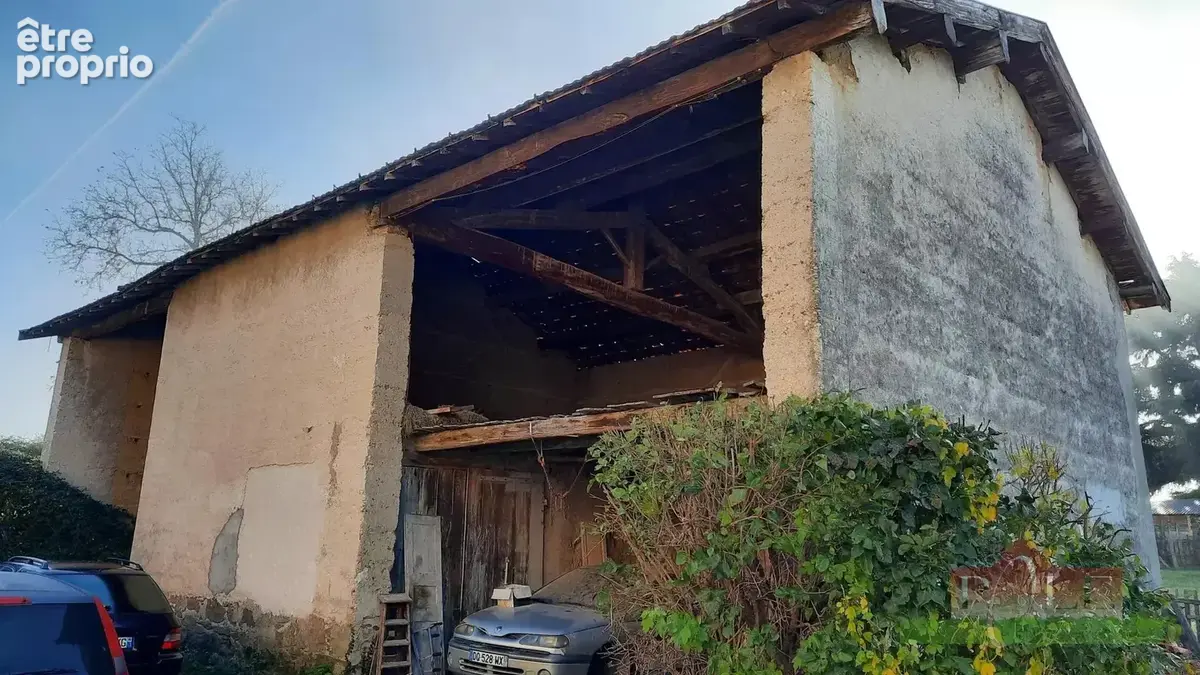 Corps de ferme à rénover de 160m² avec 400 m² de dépendances à JARDIN. - photo 4