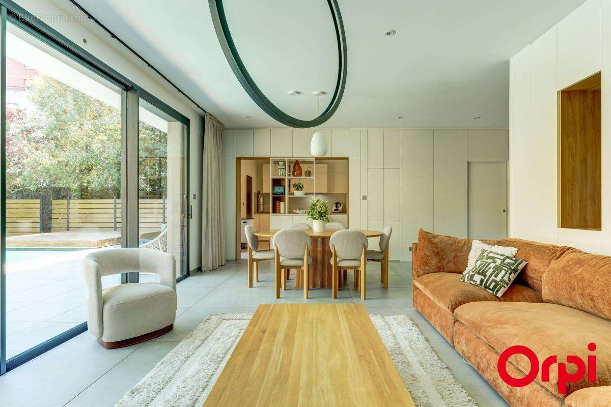 Maison  contemporaine de 180 m2 avec piscine À Vendre - photo 9