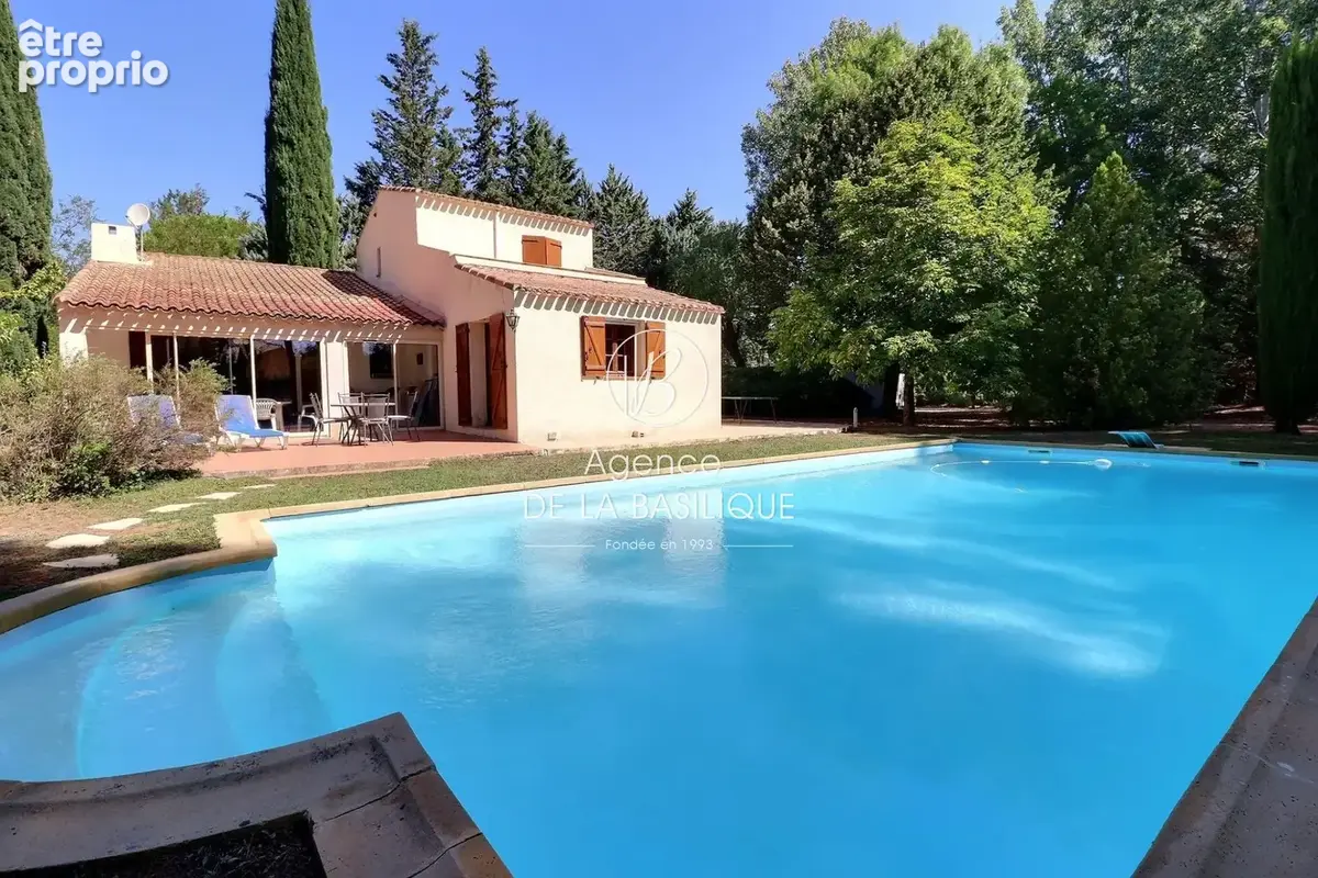 Maison 5 pièces 115 m² à vendre à Saint-Maximin-La-Sainte-Baume (83470) - photo 2