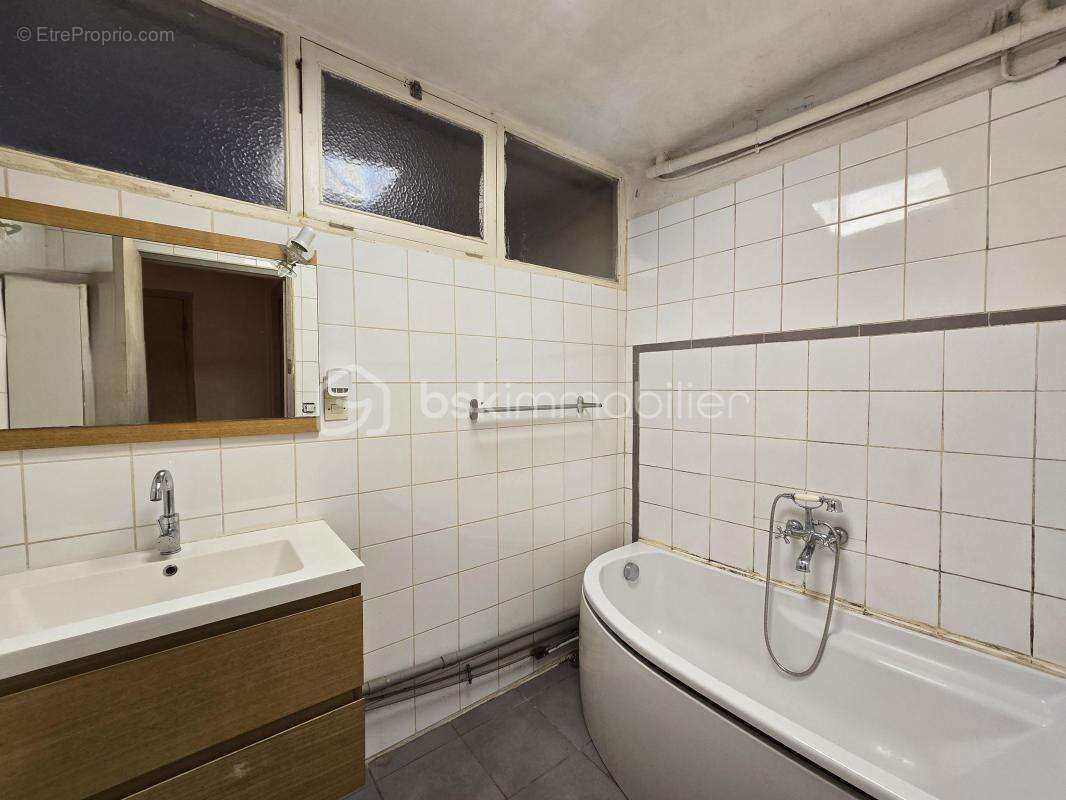 En exclusivite - rez-de-chaussee- centre-ville - photo 6