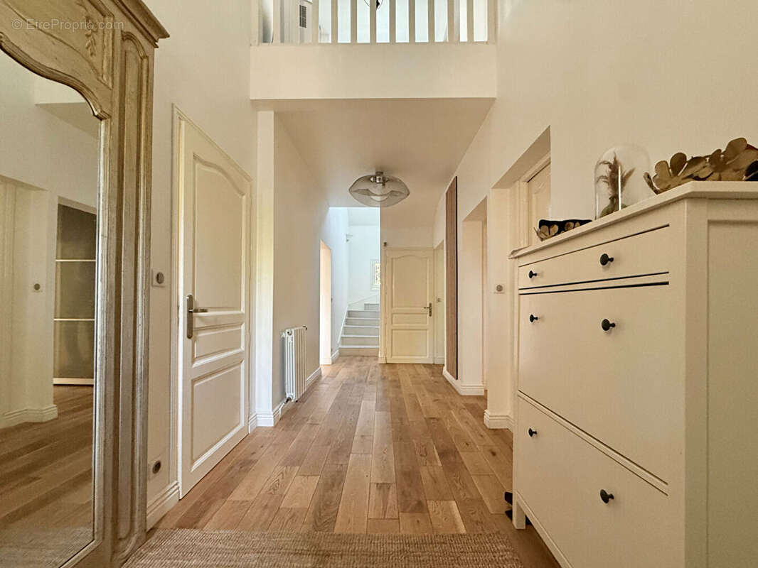 Maison familiale rénovée avec goût à Coye-la-Forêt - photo 2