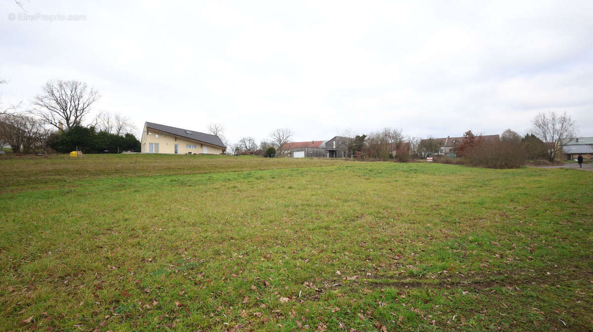 Terrain à LACHAMBRE