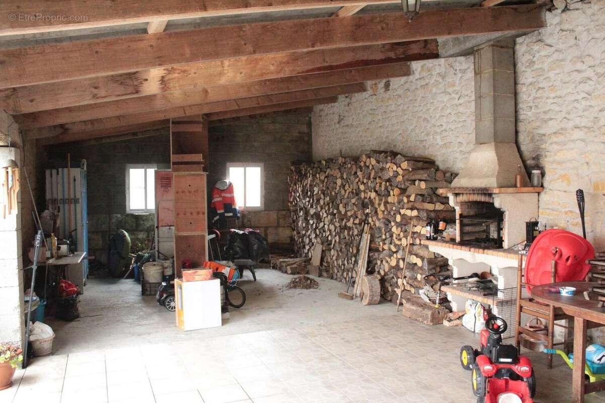 Maison 241 m² à Saint-Sigismond-De-Clermont  - photo 9