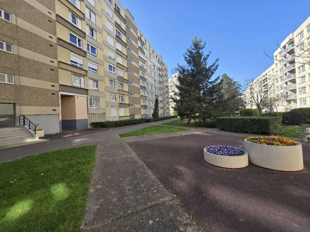 Appartement à PIERRE-BENITE