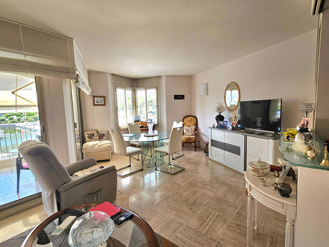 Appartement à MANDELIEU-LA-NAPOULE