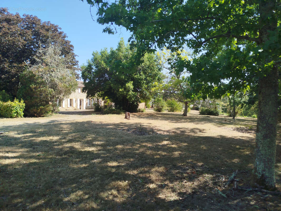 Belle maison familiale en pierre, jardin arboré et double garage proche des commodités - 33890 Gensac - photo 22
