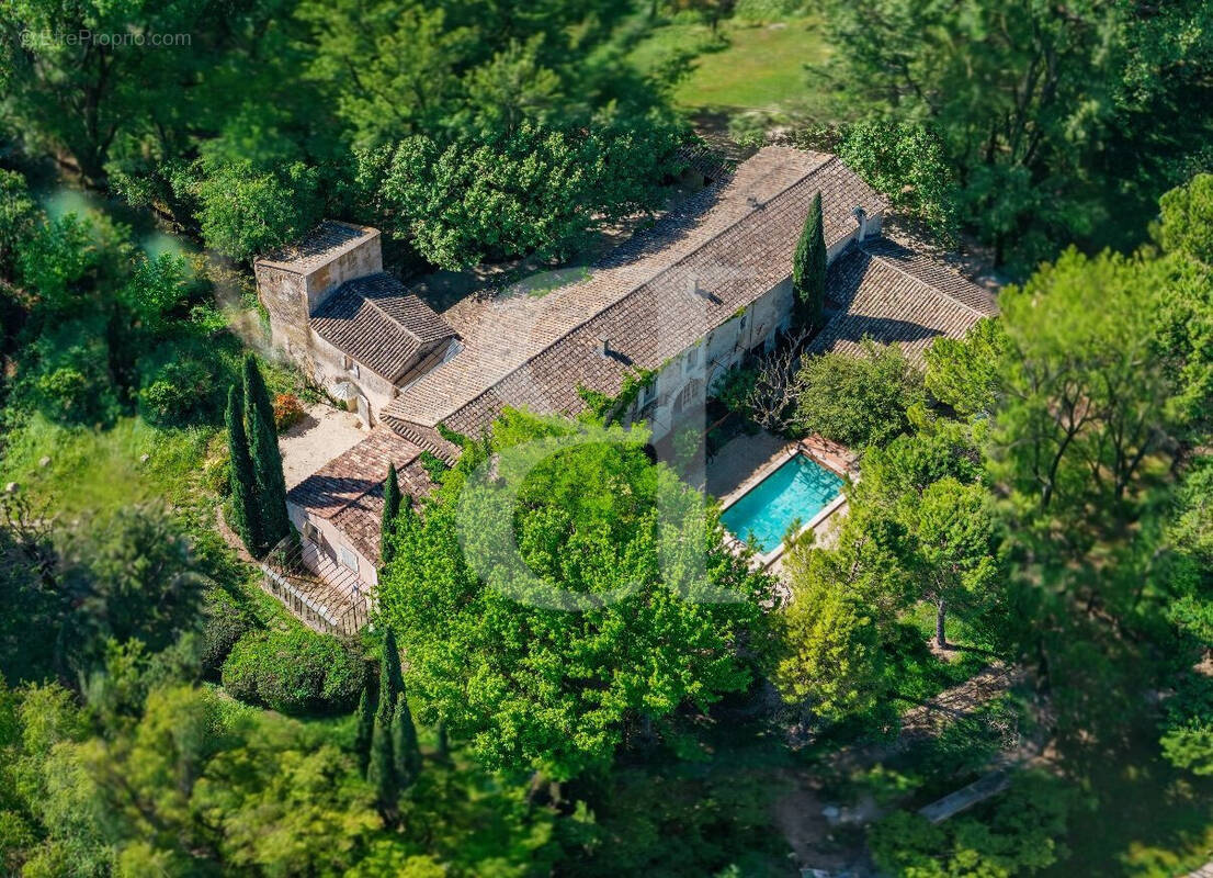 Maison à GORDES