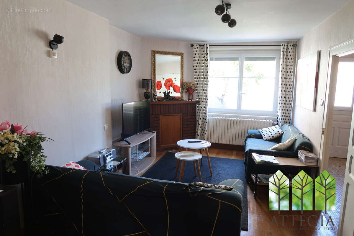 Maison à LE BOURG-D'HEM