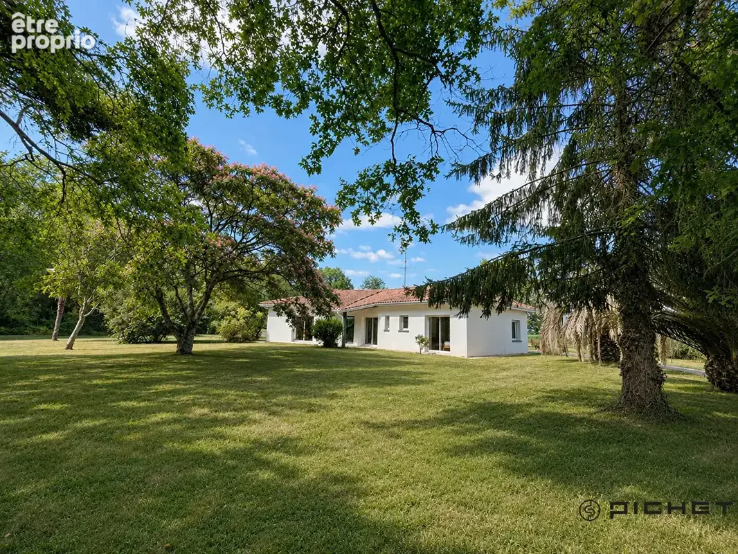 SAUBUSSE - En exclusivité - Belle propriété de 4500 m² avec Maison de 144 m2  piscine et dépendances - photo 3