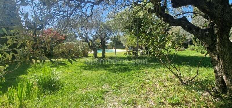 Maison à SAINT-MITRE-LES-REMPARTS