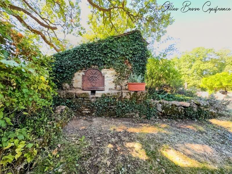 Maison à MAUZAC-ET-GRAND-CASTANG