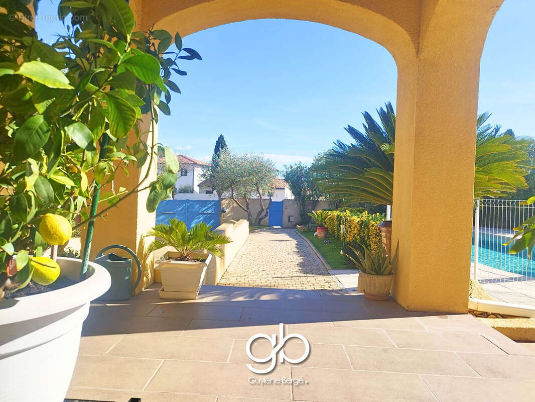 Villa traditionnelle 192 m2 avec jardin fruitier et pool house en bois - - photo 15