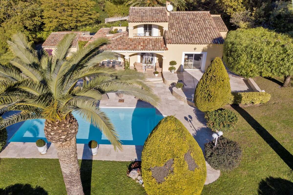 Maison à ROQUEFORT-LES-PINS