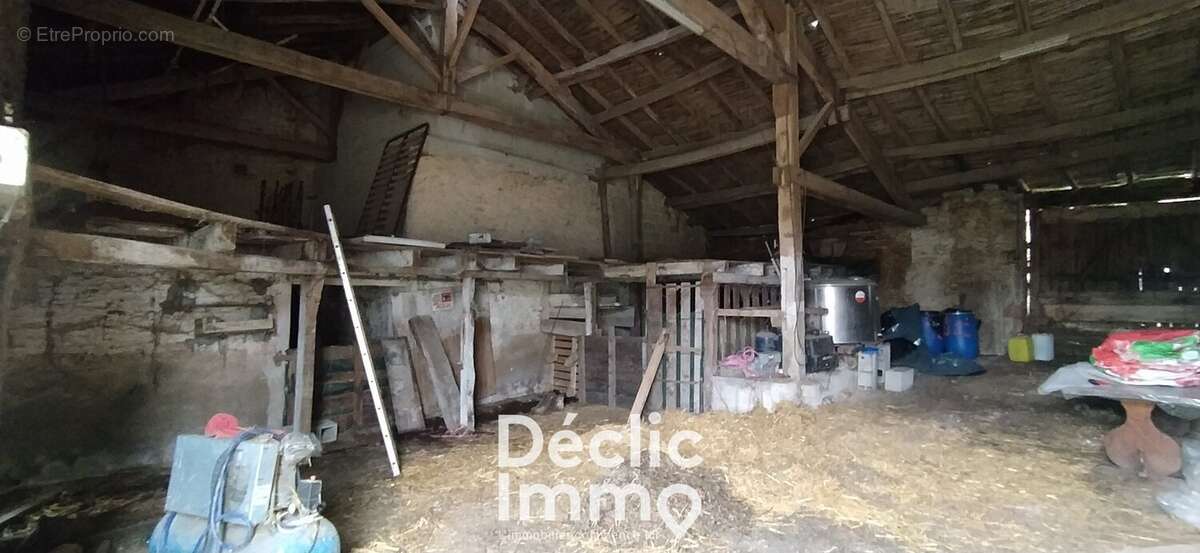 Maison 230 m² à Benest  - photo 2