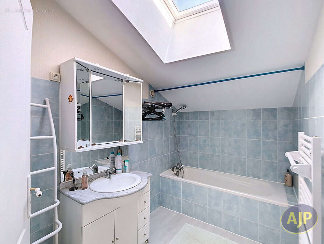 Appartement à SAINT-ANDRE-TREIZE-VOIES