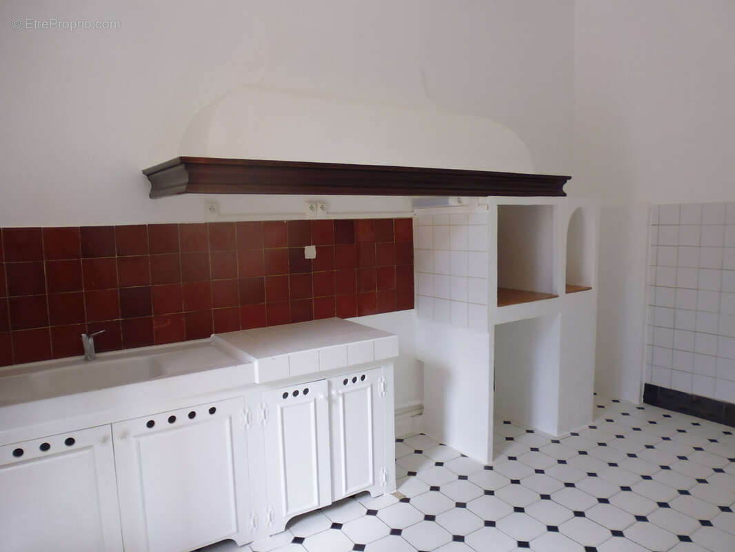 Appartement à SOLLIES-PONT