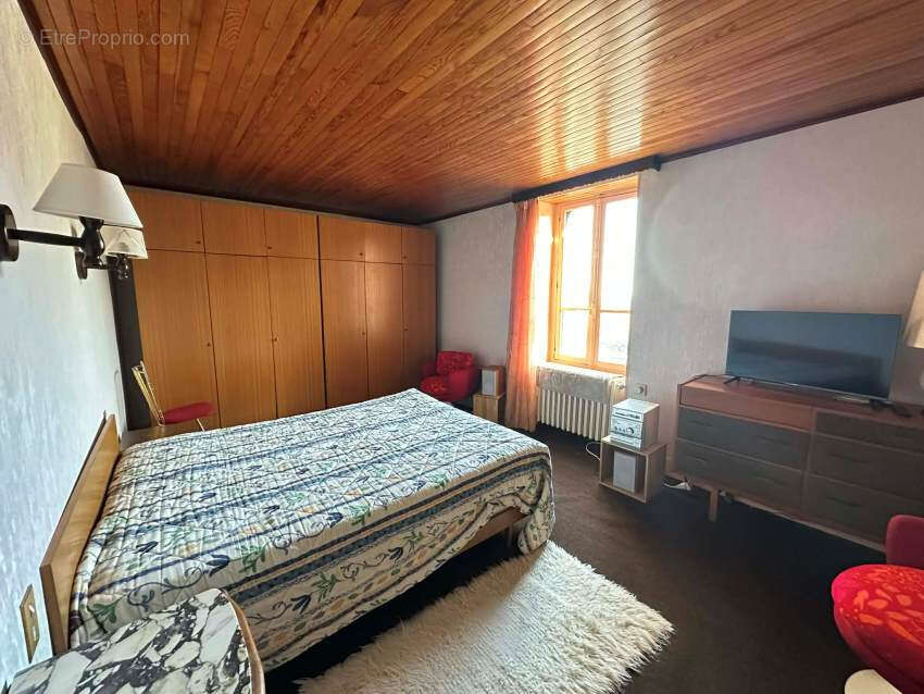 Maison à SAINT-GERVAIS-D'AUVERGNE