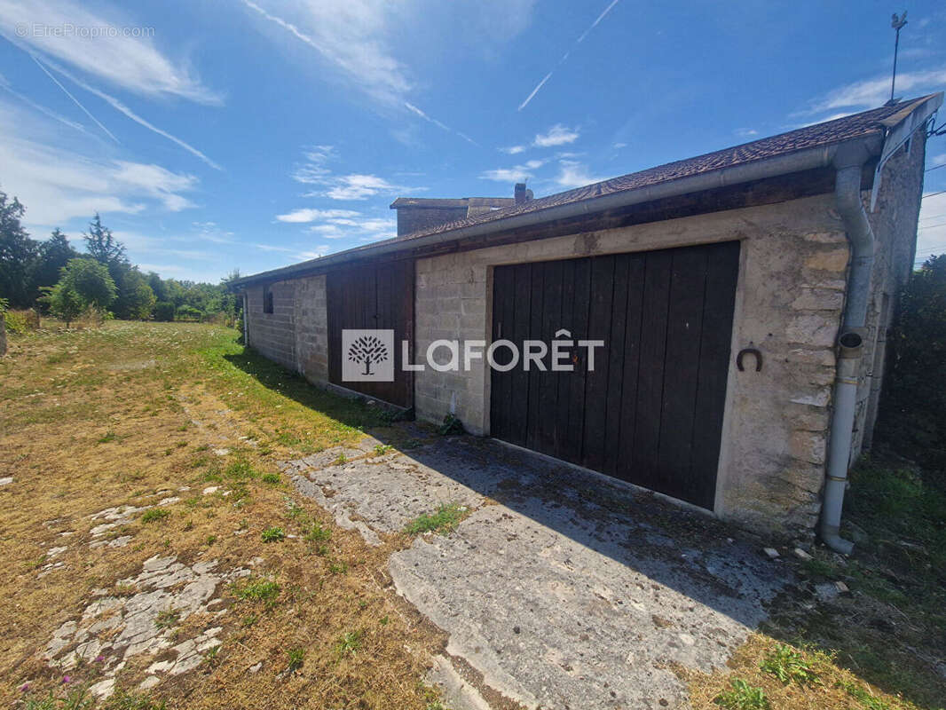 Maison de Campagne à La Chatelaine 4 pièce(s) 99 m2 - photo 2