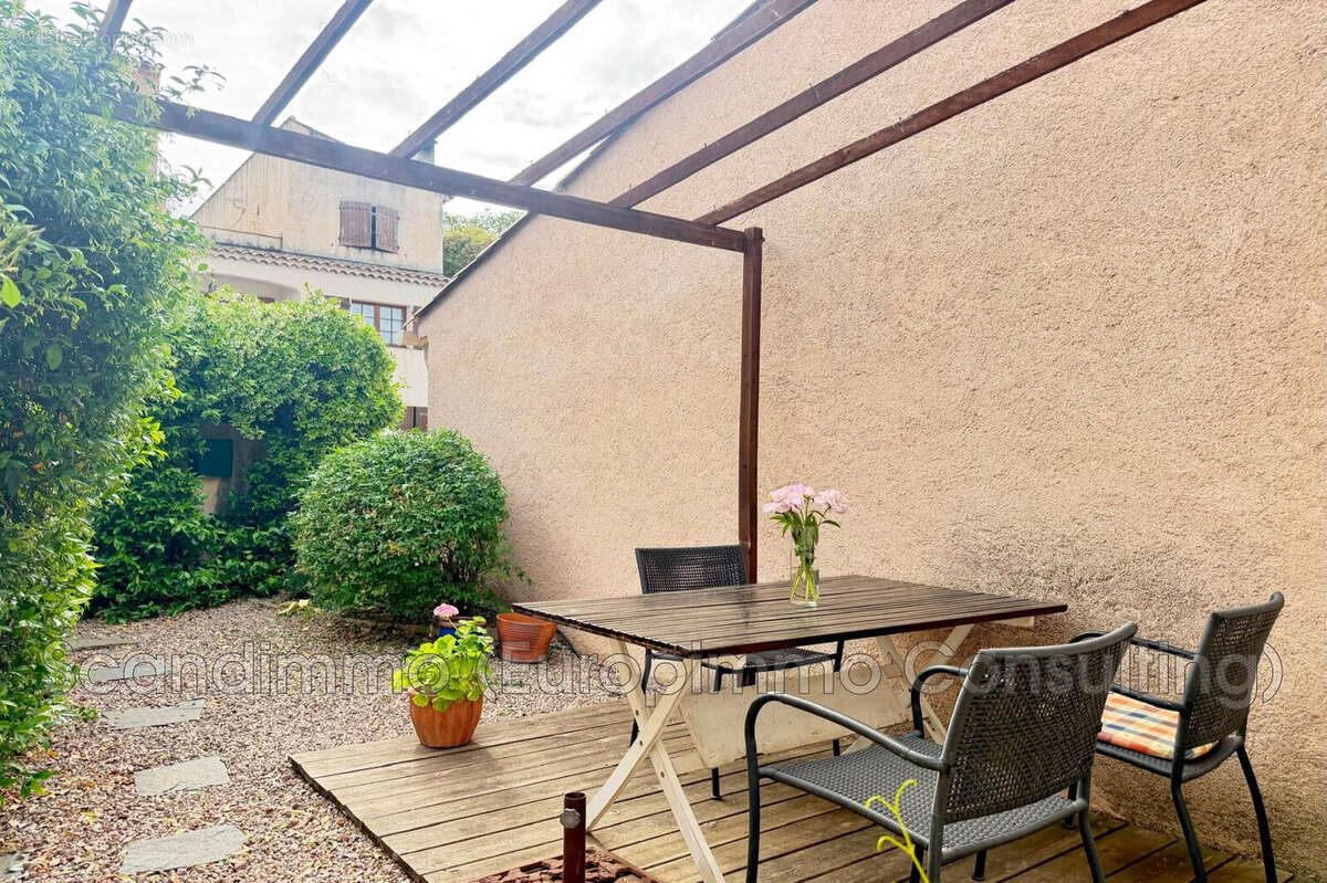 Maison à ROQUEBRUNE-SUR-ARGENS