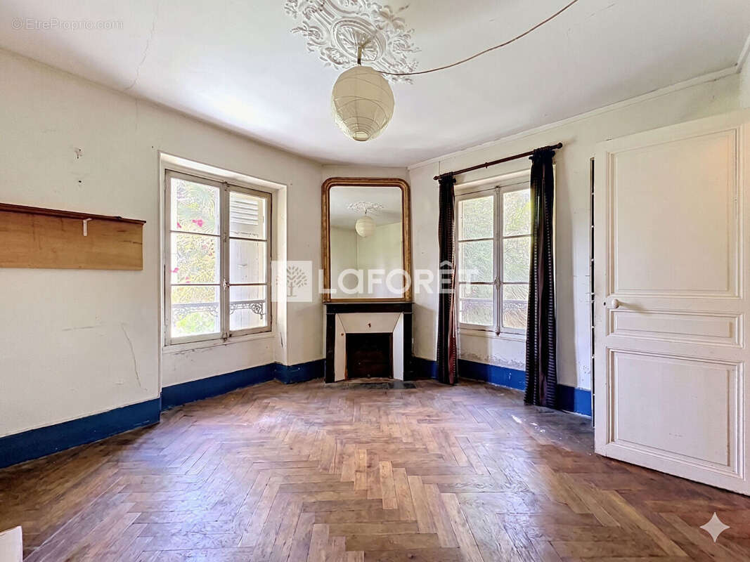 Maison à SURESNES