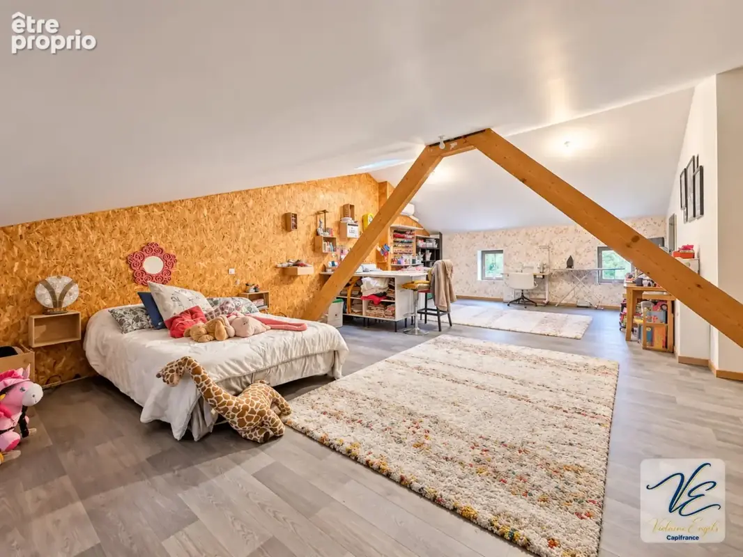 À azille – maison bourgeoise rénovée de 259 m² avec 5 chambres, jardin piscinable, puits et garage - photo 11