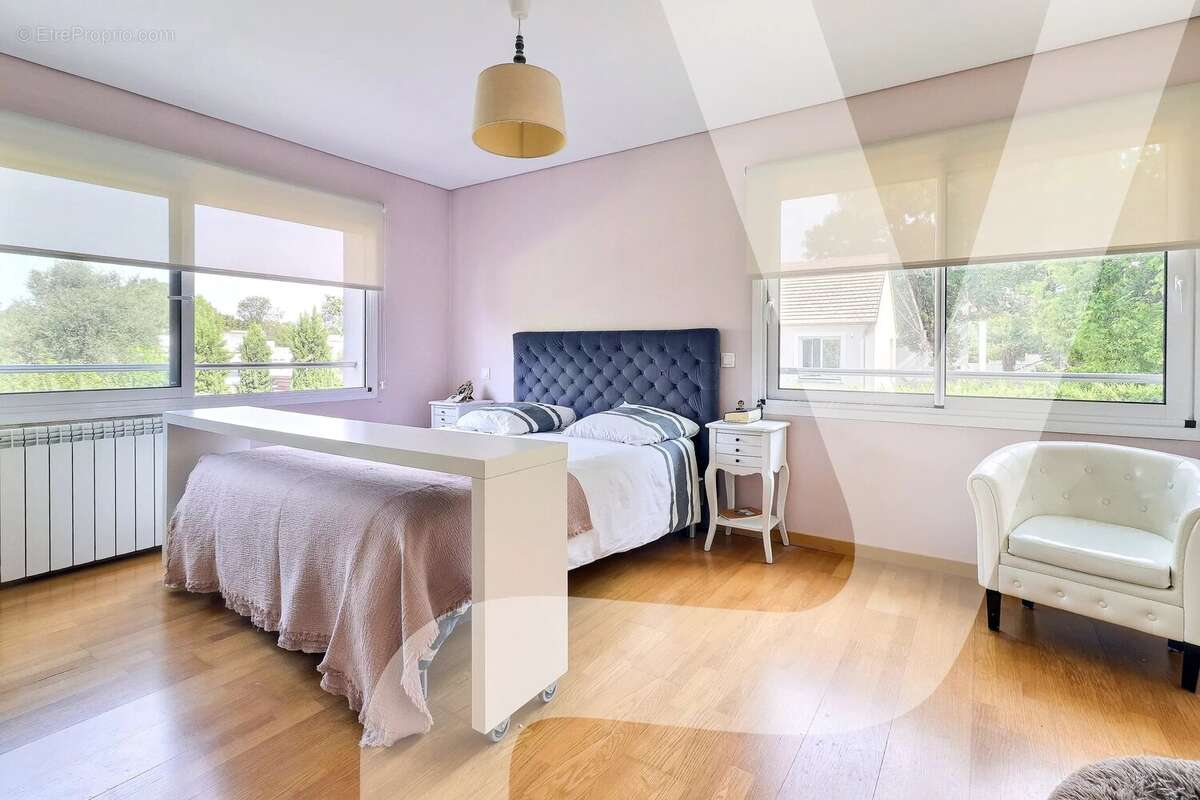 Chennevières-sur-Marne à la limite de La Varenne - Maison familiale de 6 pièces - photo 6