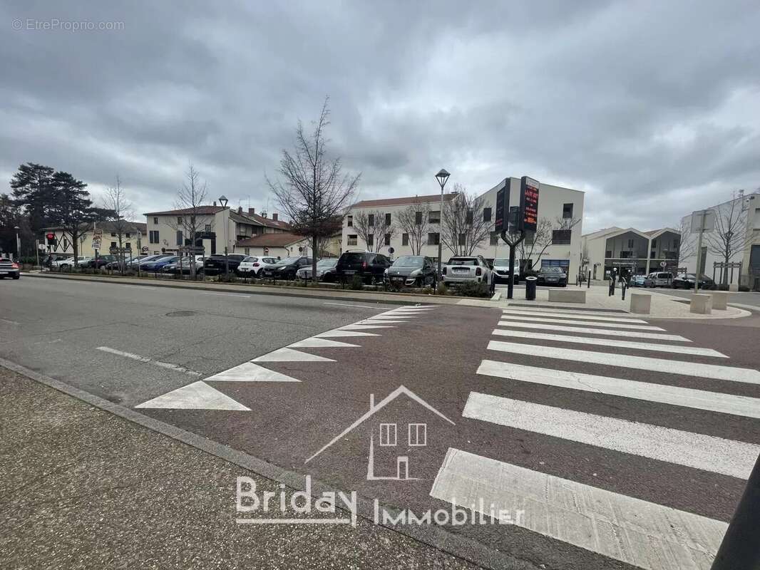 Commerce à SAINT-SYMPHORIEN-D'OZON