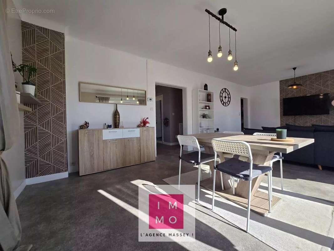 Appartement à AUREILHAN