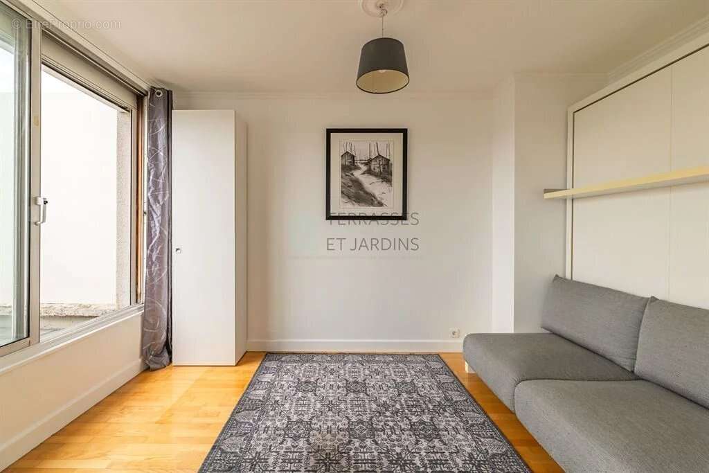 Appartement à PARIS-14E