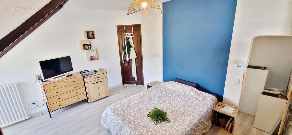  Coup de cœur à la campagne – Belle maison familiale 6 pièces de 140 m² avec véranda chauffée, dépendances, garages et jardin - photo 16