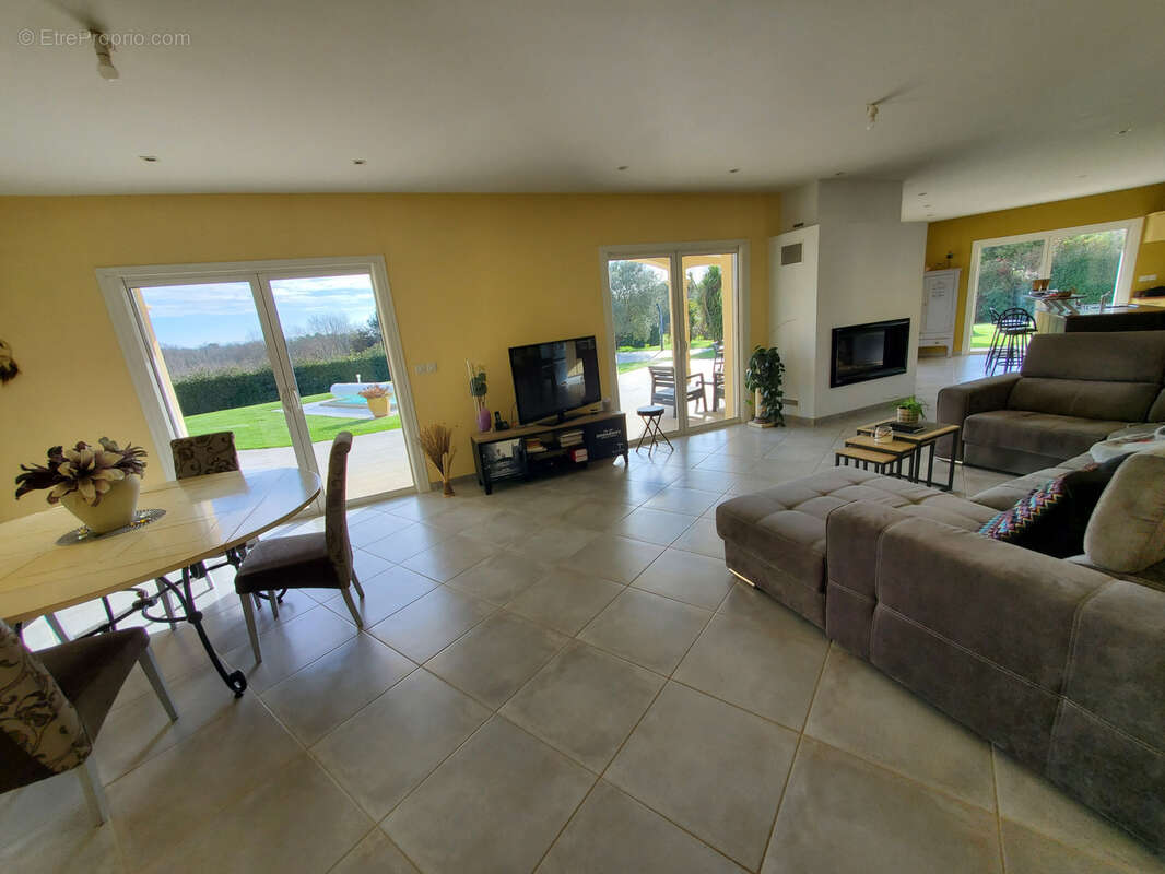 Maison à LE MAS-D'AGENAIS