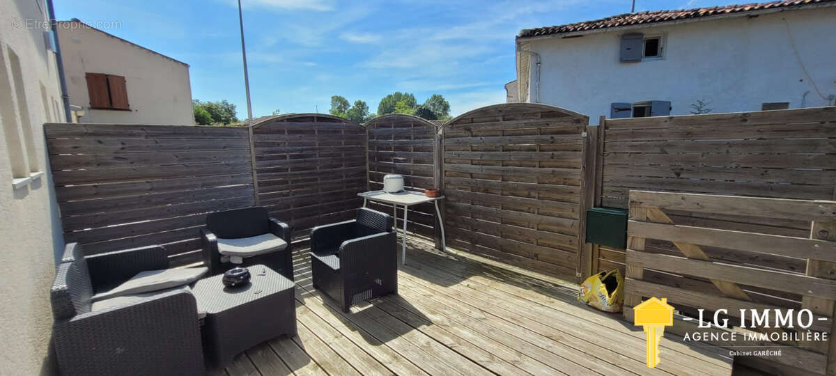 Maison à MONTPELLIER-DE-MEDILLAN