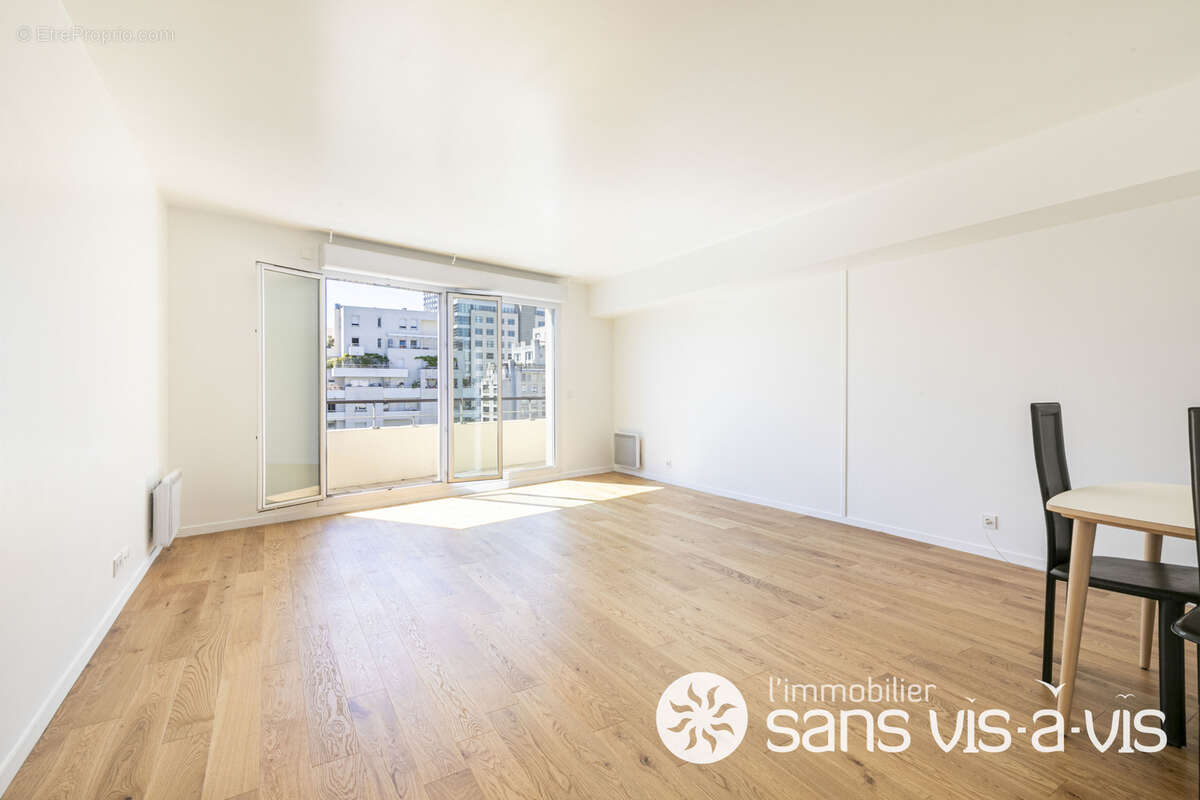 Appartement à COURBEVOIE