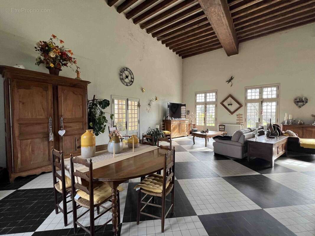 388 m² à Ansac-Sur-Vienne  - photo 4
