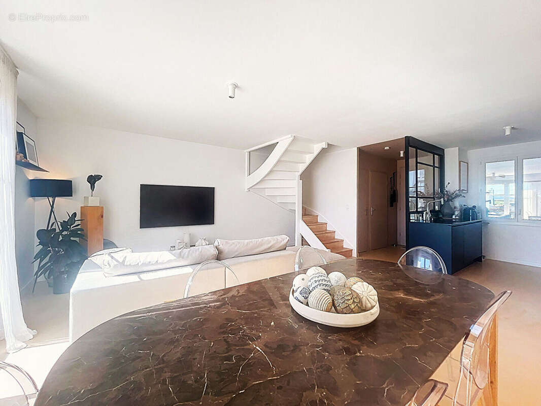 Maison à THIVERVAL-GRIGNON