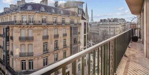 Appartement à PARIS-17E