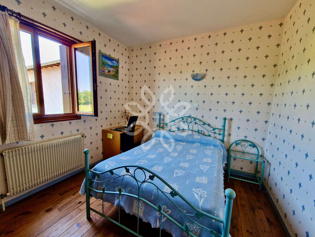 Maison à SAINTE-EUGENIE-DE-VILLENEUVE