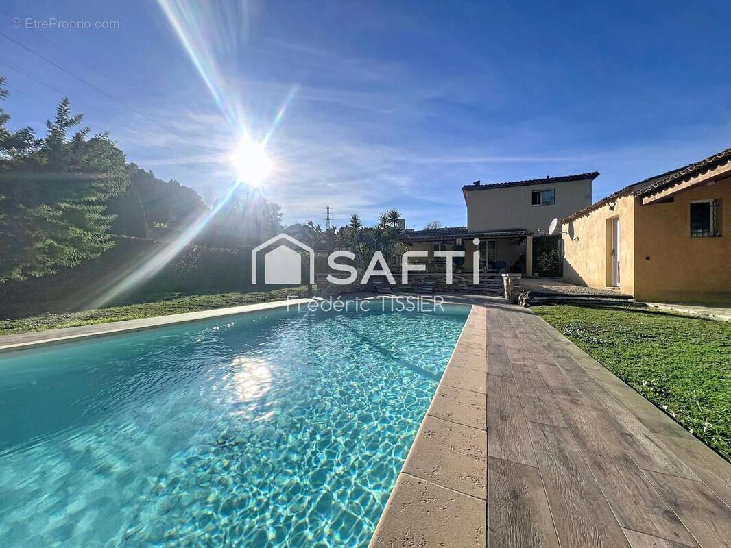 Photo 1 - Maison à LA ROQUETTE-SUR-SIAGNE