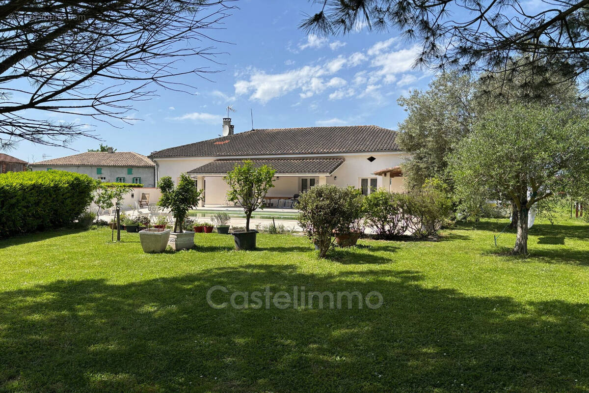 Maison à SAINT-NICOLAS-DE-LA-GRAVE