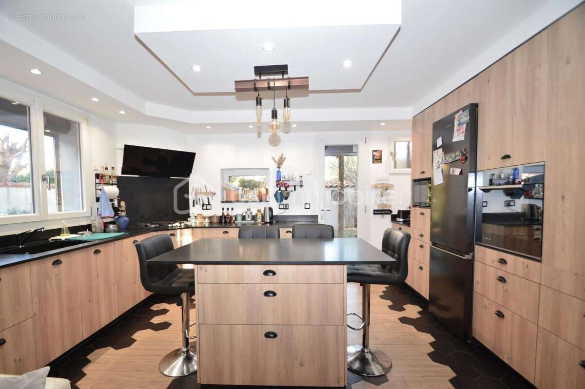 Maison à SAINT-LAURENT-DE-LA-SALANQUE