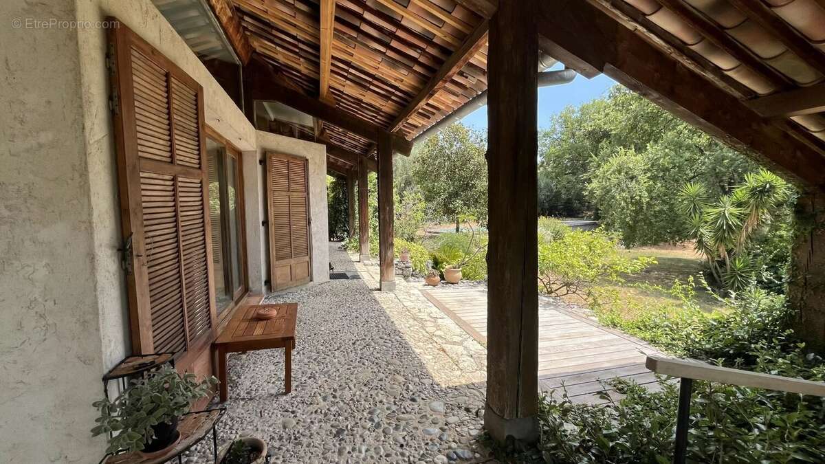 Villa avec piscine vue collines - Terrain 3000m² - photo 18