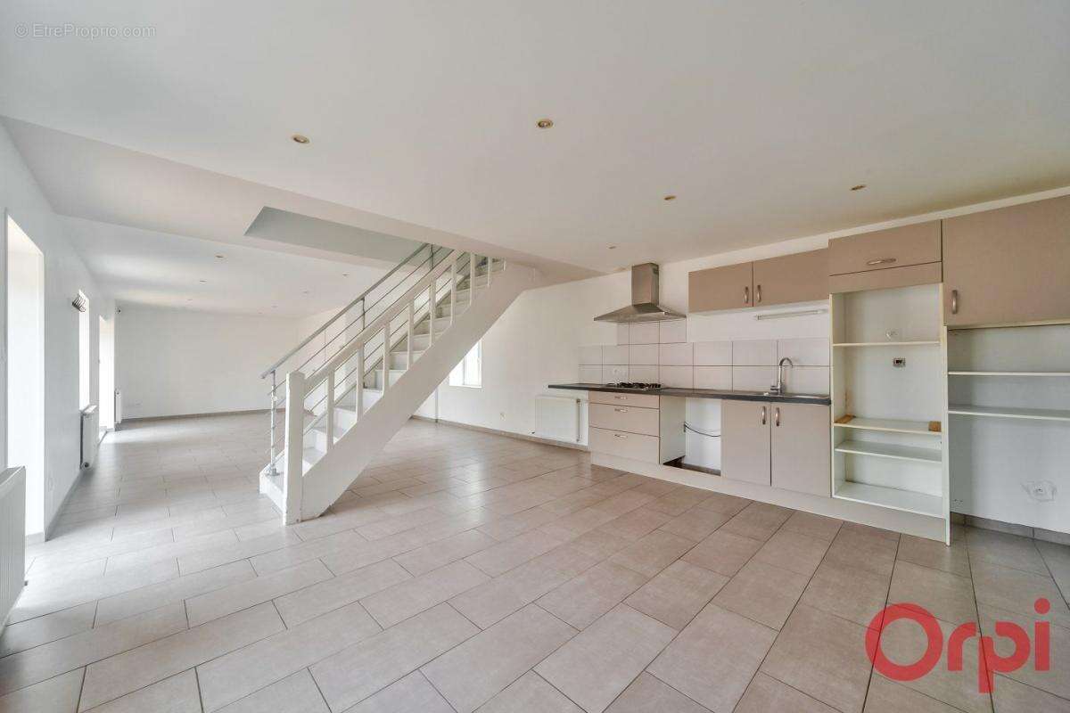 Appartement à CHARNAY-LES-MACON