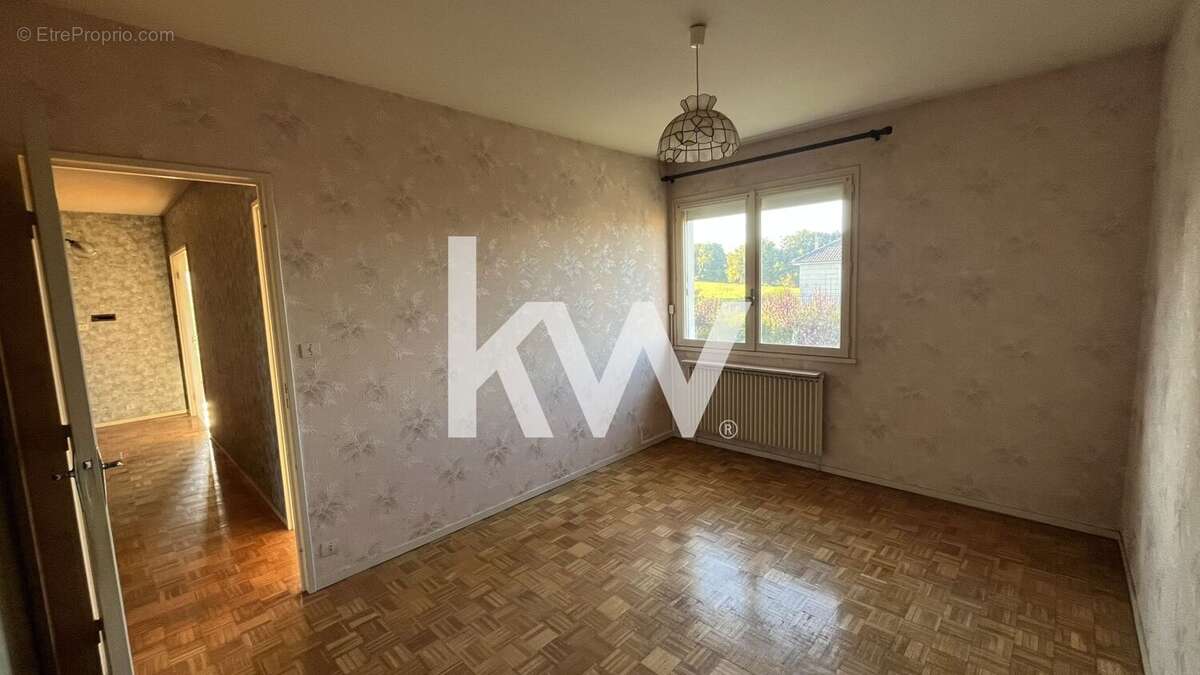 Maison à SAINT-PANTALEON-DE-LARCHE