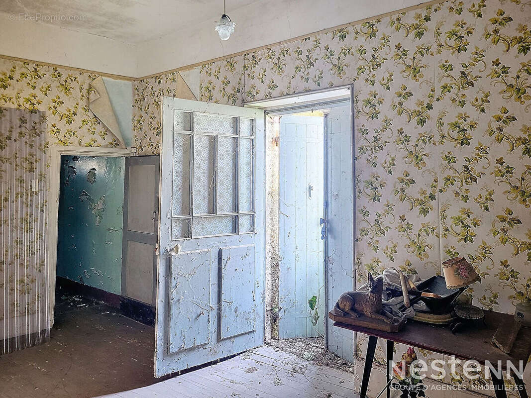 A Vendre Ensemble immobilier en pierre à rénover de 182 m² avec garage de 88 m² - photo 8