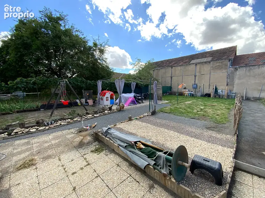 LE CREUSOT proche commodités. Immeuble comprenant deux appartements avec garage et dépendances - photo 15