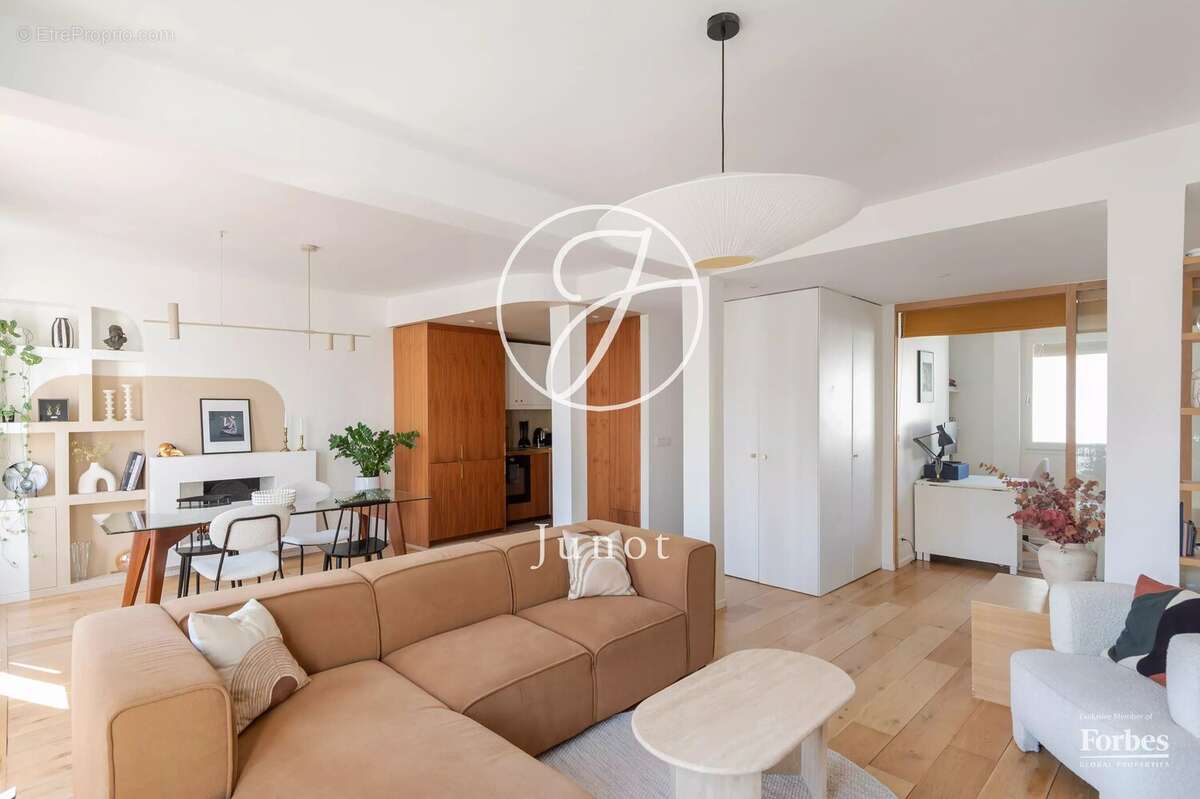 Paris 9e - BLANCHE - Appartement - 3 pièces - 70,06m² Carrez - 69,63m² au sol - 1 chambre - 1 bureau -  Balcon filant - photo 6